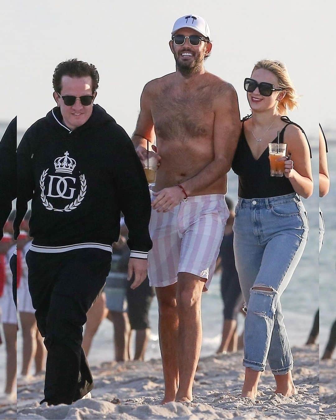 Just Jaredさんのインスタグラム写真 - (Just JaredInstagram)「#Borat2 star Maria Bakalova hangs out with a few friends at the beach over the weekend in Miami #MariaBakalova Photos: Backgrid」12月21日 11時23分 - justjared