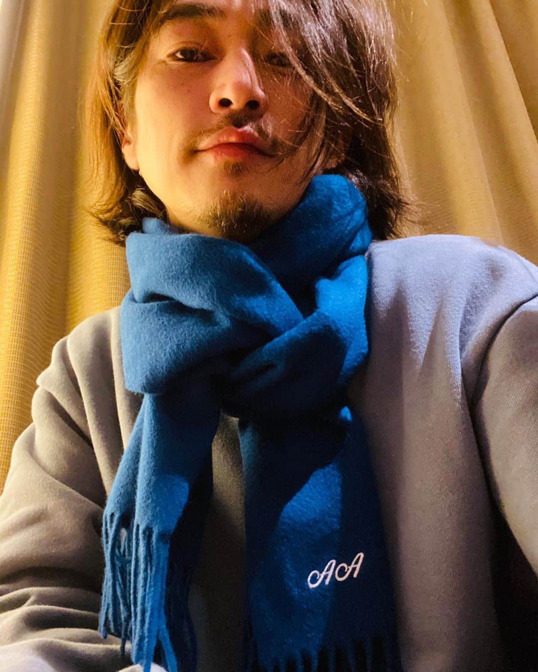 窪塚洋介のインスタグラム：「極上のカシミアってのはこういうもんさ。@loropianaofficial  最高品質の原料と採取方法と敬意。それがカラーもサイズもイニシャルも組み合わせ豊富で自由。 (俺は息子と娘のイニシャル"AA") #ロロピアーナ」