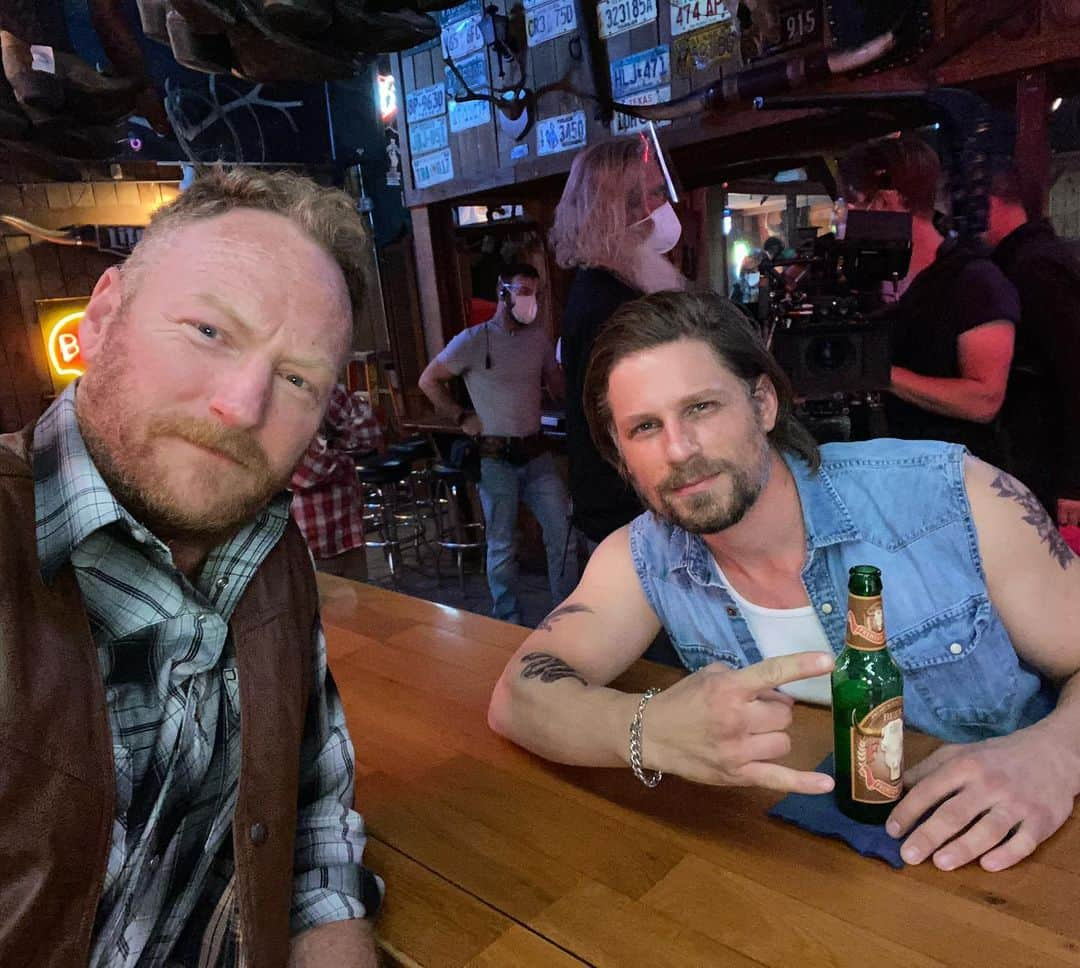 マック・ブラントさんのインスタグラム写真 - (マック・ブラントInstagram)「#kingdom reunion!  Sorry not from season 4.  #mattlauria」12月21日 11時27分 - macbrandt