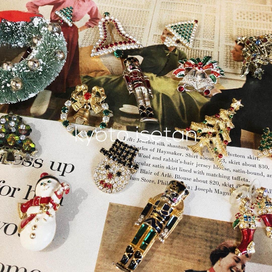 NUTTY Vintage&Collectibleのインスタグラム：「ジェイアール京都伊勢丹 《ワンダフルマルシェ〜京都蚤の市〜》  会期終了まで残り4日！  毎年NUTTYからはクリスマスを彩るアイテムを 多数お持ちしております♡  今の時期に欠かせないヴィンテージコートやニットもお持ちしておりますので、どうぞお越しくださいませ＊  本日もNUTTY堀江本店、ワンダフルマルシェにて皆様のお越しをお待ちしております🎄  ┈┈┈┈┈┈┈┈┈┈┈┈┈┈┈┈┈ NEW ARRIVAL ┈┈┈┈┈┈┈┈┈┈┈┈┈┈┈┈┈ ☑︎vtg christmas motif jewelry  ⚠️会期終了まで通販は承っておりません⚠️  《ワンダフルマルシェ〜京都蚤の市〜》 @wonderfulmarche  【会期】 12/16(wed)~12/24(thu) 場所：ジェイアール京都伊勢丹10階 催物場 時間：10:00~20:00 最終日は18時まで」