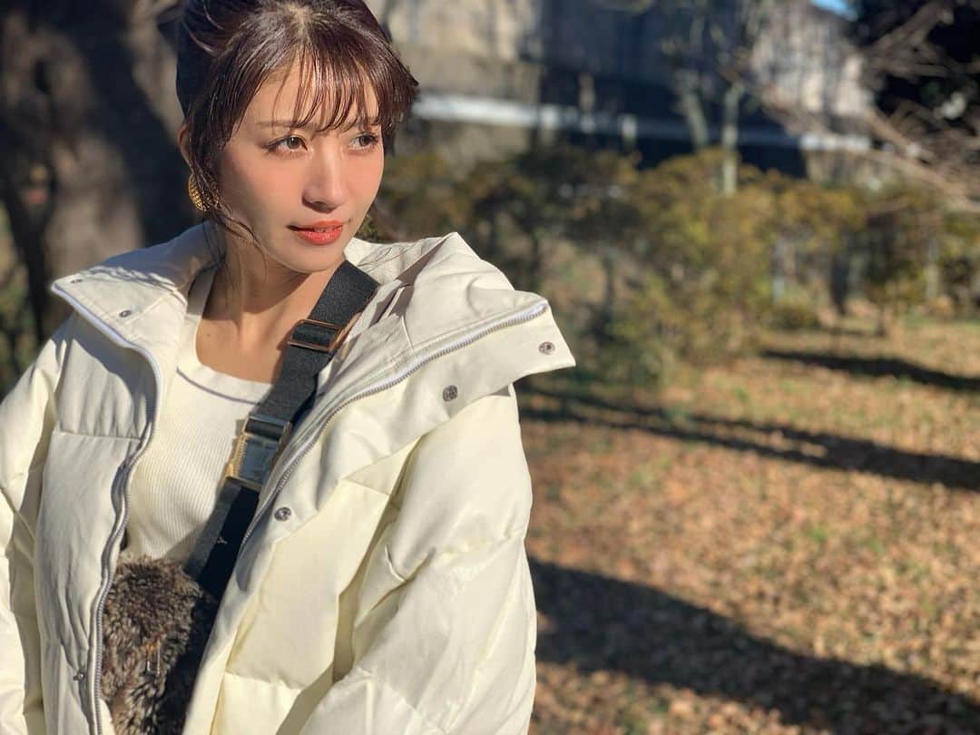 木本夕貴のインスタグラム：「📷by OKA  おかちゃんは電車だけじゃなくて人間撮るのも上手だよ🕺 🚃✨  ※撮影時だけマスク外しています」