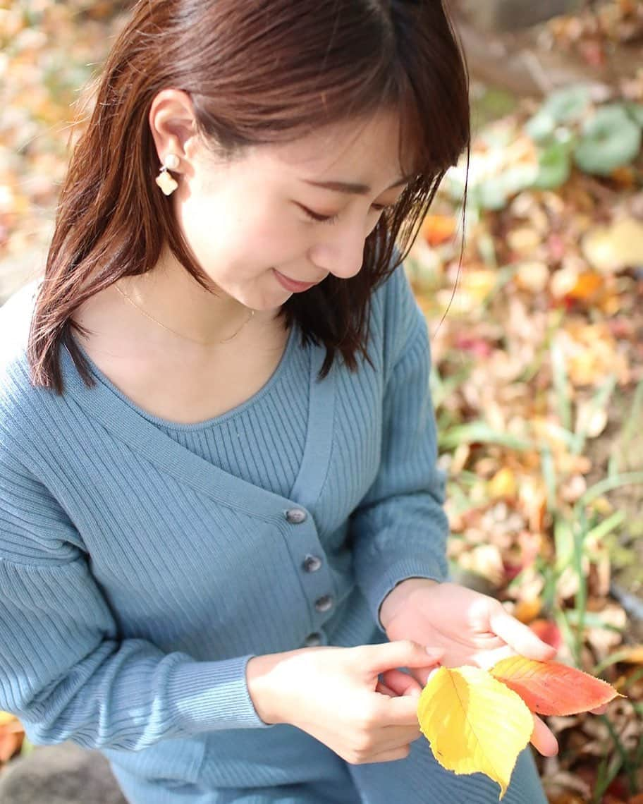 林美沙希さんのインスタグラム写真 - (林美沙希Instagram)「今年も残りわずか😊 だいぶ冷えるようになってきましたが、都内ではまだ紅葉しているところがありますね。 Jチャンのオンエアも年内数えるほどになってきました👏  #jチャン#林美沙希#カレンダー撮影#アナウンサーカレンダー#紅葉」12月21日 11時38分 - misaki0hayashi