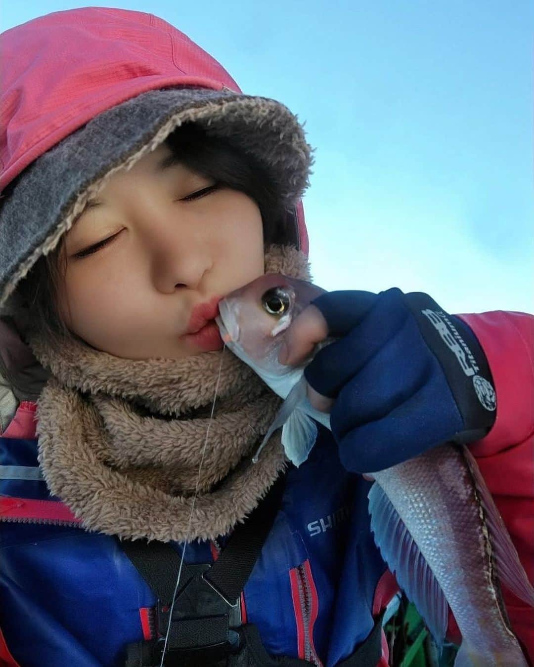 里美ゆりあのインスタグラム：「甘鯛ちゃんと初めてのkiss💋  #可愛い #ありがとう #甘鯛 #kiss #魚 #fishing  #fish  #釣り #釣り好きな人と繋がりたい  #釣りスタグラム  #頂きます」