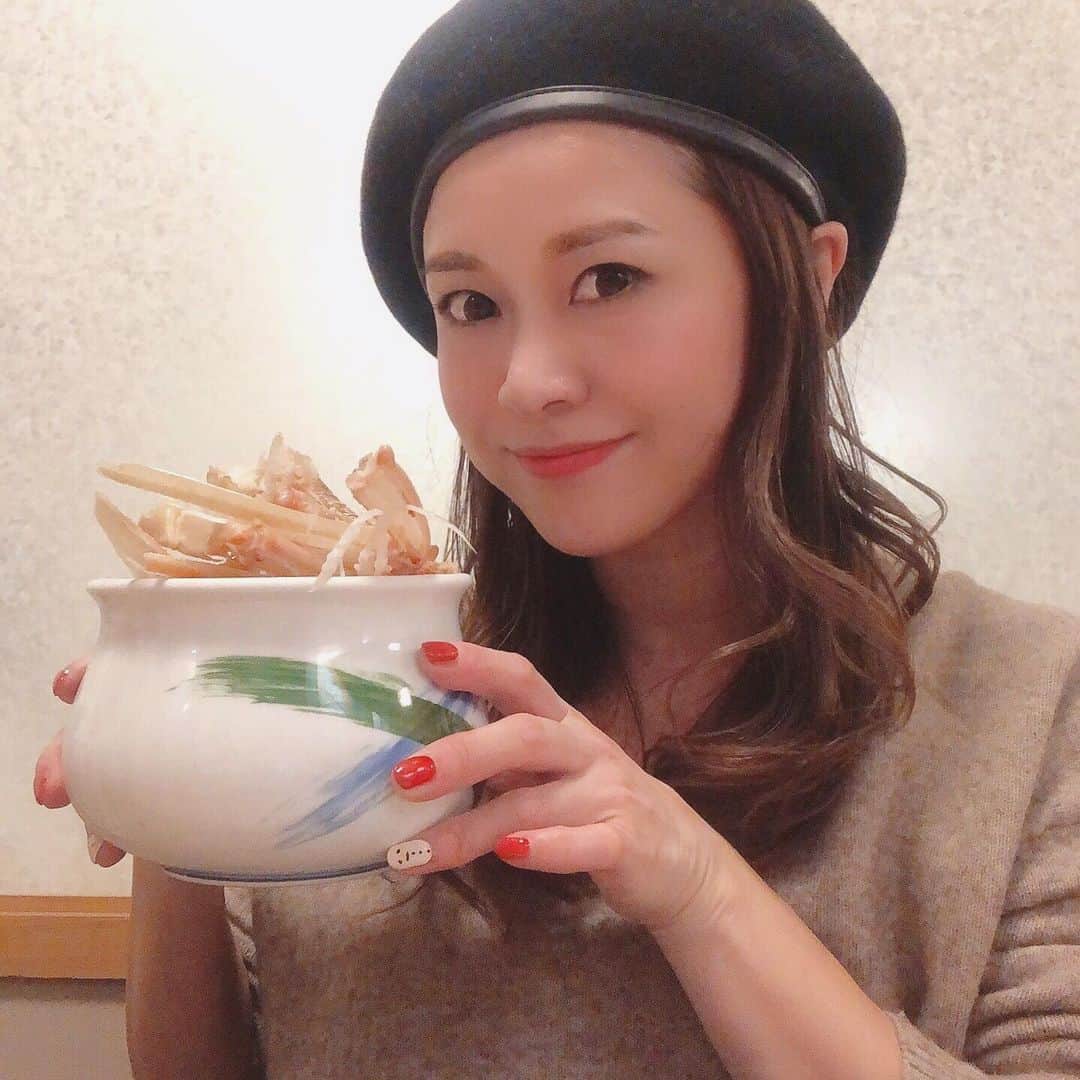 平井喜美のインスタグラム：「蟹が美味しい以外の冬は苦手だ❄️﻿ とにかく寒い🦭﻿ ﻿ ﻿ カニスキであったまろ♡﻿ #冬﻿ #冷え症 #蟹の季節」
