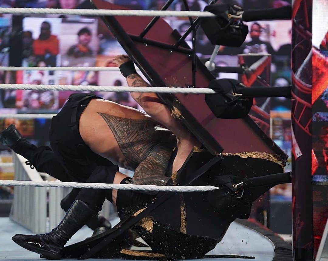 WWEさんのインスタグラム写真 - (WWEInstagram)「@romanreigns remains the Head of the Table after a brutal match with #KevinOwens! #WWETLC」12月21日 11時45分 - wwe