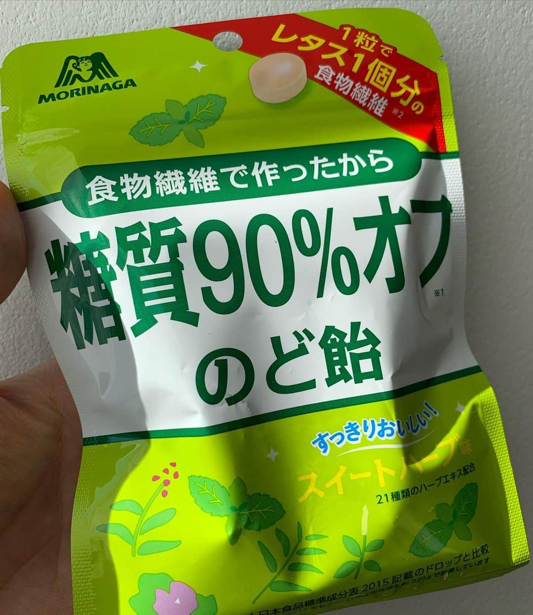 酒井雄二のインスタグラム：「のど飴も糖質切りはじめた。」