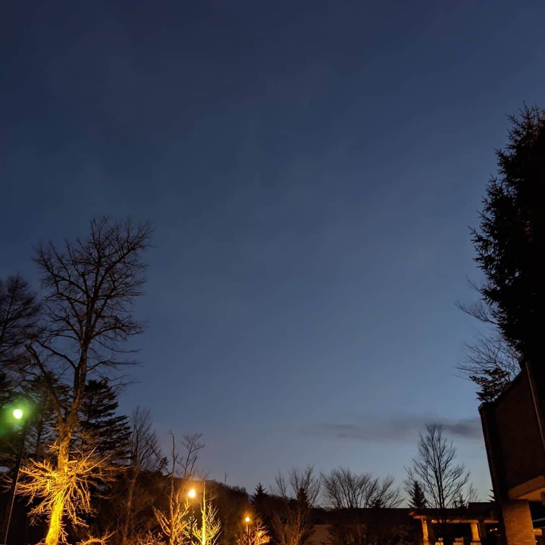 大橋リナさんのインスタグラム写真 - (大橋リナInstagram)「☃️❄️💕 冬の軽井沢も好きだな❄️　 星もとっても綺麗で pixelだと夜景モードで 星空を綺麗に撮影できたよ🌙 思い出を綺麗に写真に収められた😁 #pixelで撮影  #googleのスマホ  #teampixel」12月21日 22時50分 - linaohashi