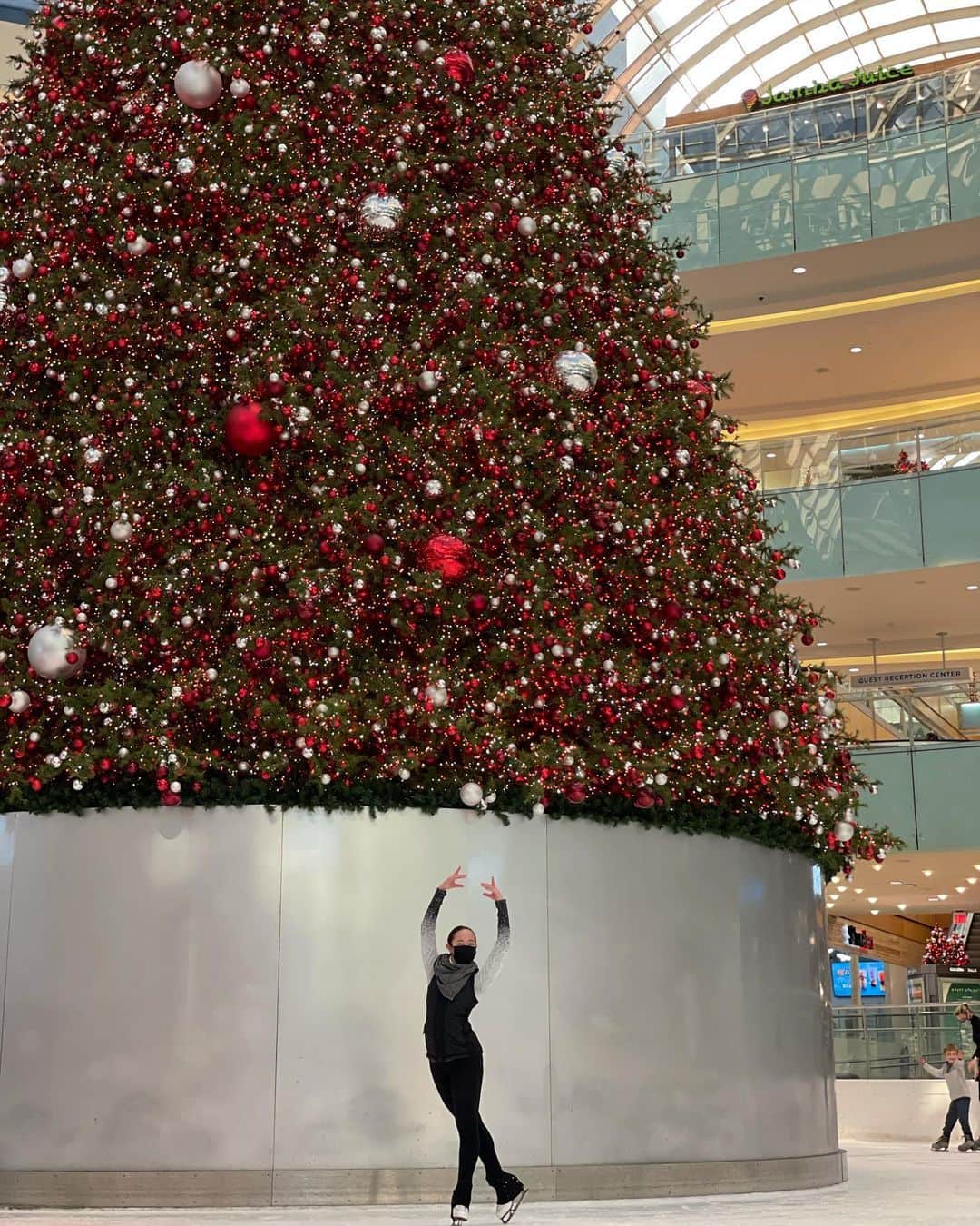 ブルックリー・ハンのインスタグラム：「Starting off Christmas week right」