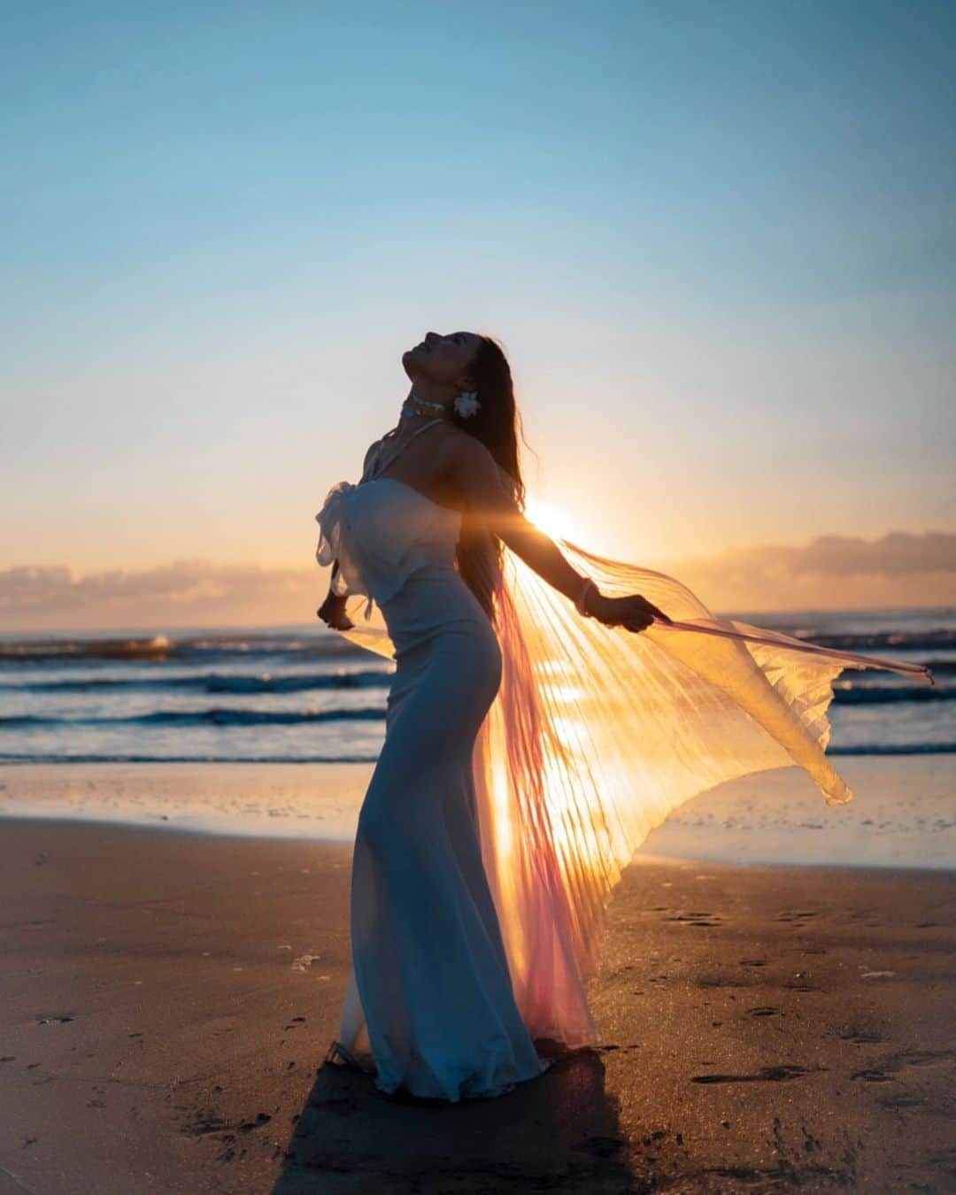𝙵𝙰𝙸𝚁𝚈 のインスタグラム：「・ ・ ・ 明日で風の時代🍃に 移行するねっ🧚‍♀️ これからはいろんな枠を 外して物事の質を重視して 物質世界から精神世界へ ウキウキ✨ ・ 「〜しないと〜」とか この世の仕組み、枠の囚われから 卒業する人が沢山現れます様に…✨🙏 ・ いつでも頭ではなく 心の声を聞いて 落ち着いて進んでいけるように そのための断捨離や思いを強めた 信念を持つ大切さを痛感する 日々だぁ〜🌟 ・ 人生は、、自由ょ🧚‍♀️🌈✨happy ・ 🧚‍♀️いつもみんなの笑顔のおかげで #世の為人の為 #follow#happy ##スピリチュアル #ヒーリング#music #japan#断捨離 #sexy#love#🇯🇵 #dance #followme #thankyou  #goodtime #enjoy #enjoylife #❤️ #japanesegirl #instagram#楽しみたい #smile#like4like#風の時代 #心から#ピカピカ #変化を楽しむ  #感謝#魔法」