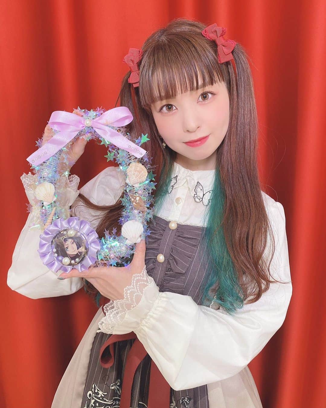 春奈るなのインスタグラム：「「沼にハマってきいてみた ハマりすぎてしんど～い♡ クリスマスSP」！ VTRで出演させて頂きました！ るな氏が作ったもの、、、 それは、 ジェイド&オクタヴィネル概念のクリスマスリースでした☺️🎄💜🐚✨ 楽しかったー！！ 見てくださったみなさま、ありがとうございました😌💜 これからも！推し命！！  #nhk沼」