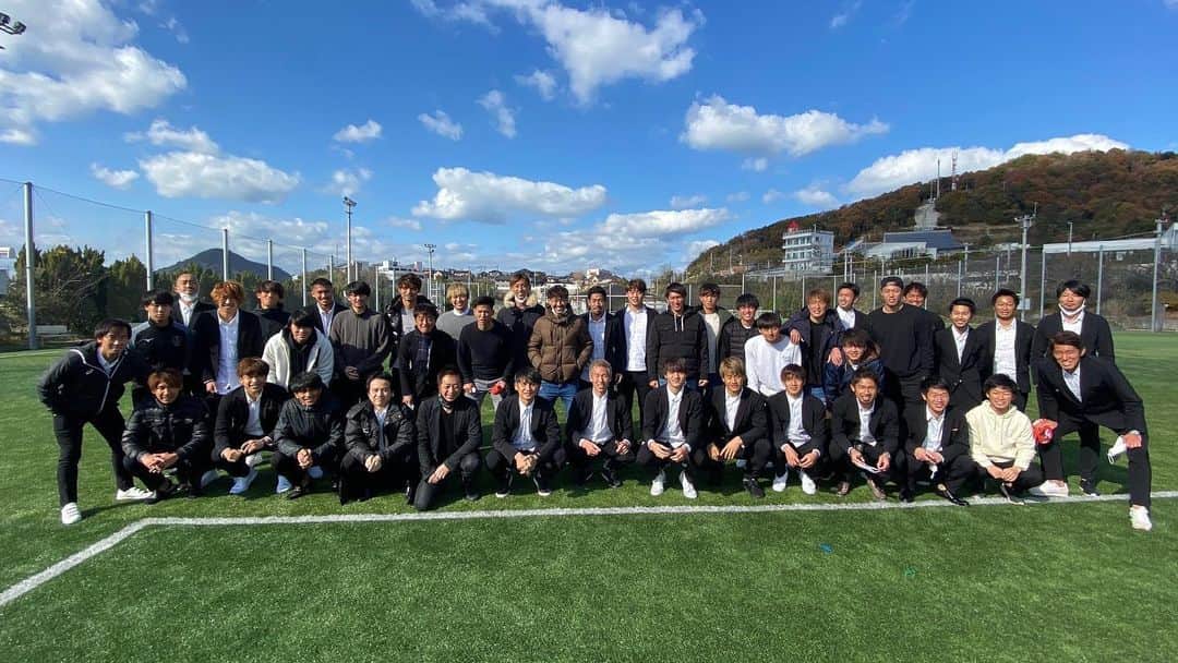 茂木力也のインスタグラム：「2020シーズンが終了しました！ コロナ禍の中でもJリーグが再開出来できるようにご協力してくださった皆様に感謝しています！  今シーズンは日程、結果共に苦しいシーズンになりましたが応援してくれた家族、ファンサポーターの皆さんありがとうございました！  #愛媛fc  #このメンバーでサッカーができてよかった #茂木力也」