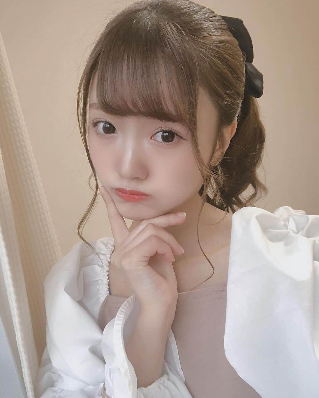 森下ありさのインスタグラム：「写真集発売記念イベントVol.2ありがとうございました❄️  皆笑ってくれるからトーク楽しくてすぐに時間経ってしまう❕❕  この自撮りのポーズがなにかは私も分かりませんごめんなさい😣💧🥺  #photography #photo #photooftheday #photographer #sneakers  #instalike #instagram  #instagramjapan #instapic #instafashion #instalove #instagood #instadaily #makeup  #new #selfie #ootd #ribbon #hair #hairstyle #arrange」