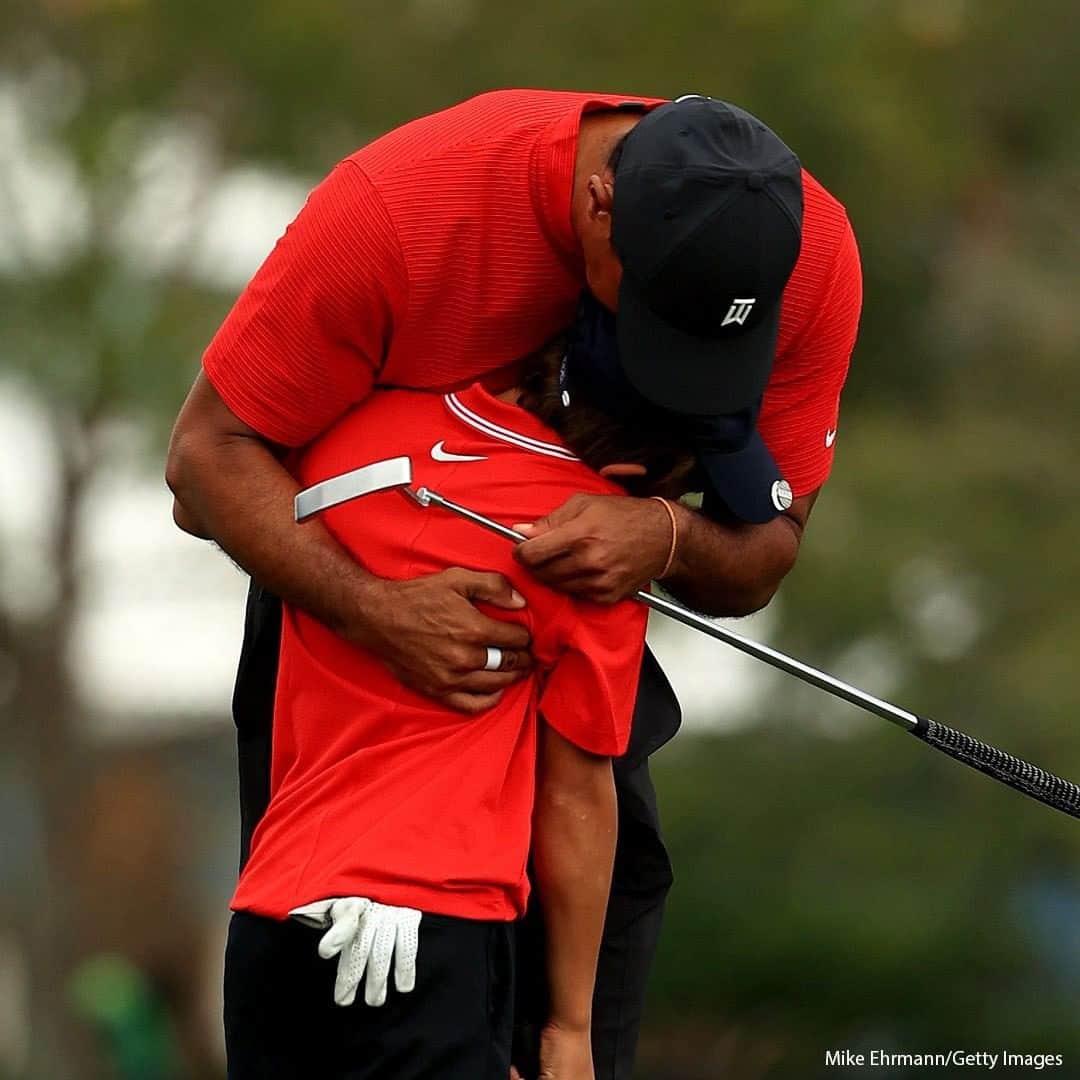 ABC Newsさんのインスタグラム写真 - (ABC NewsInstagram)「Tiger Woods and son Charlie Woods on the 18th hole during the final round of the PNC Championship at the Ritz Carlton Golf Club in Orlando, Florida.  #tigerwoods #golf」12月21日 21時45分 - abcnews