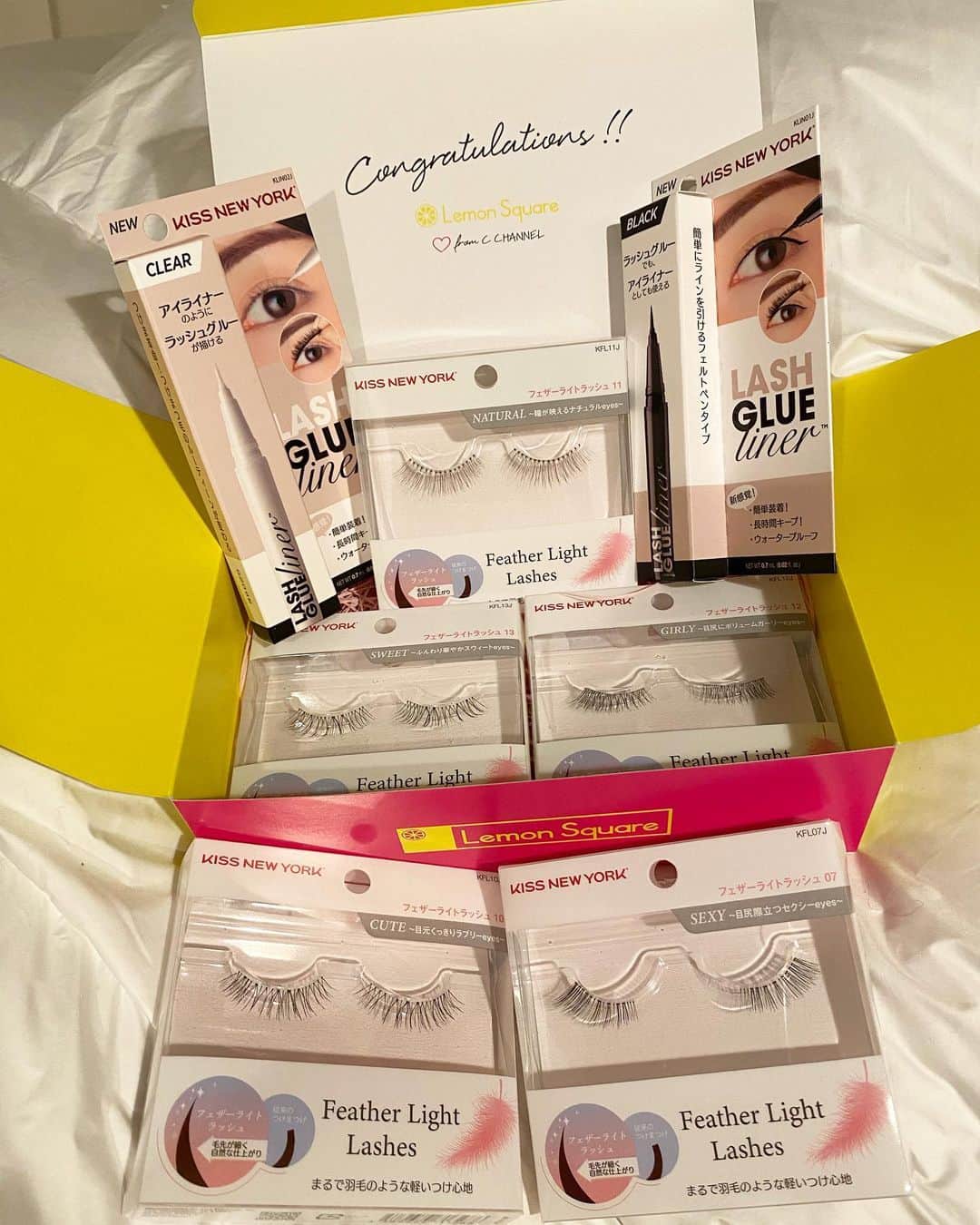 のインスタグラム：「. 《フェザーライトラッシュ👁》 羽毛のような軽くて柔らかい『つけまつげ』🙆‍♀️ 5種類あるから気分で目元の印象を変えれる⭐️  自まつ毛に近い自然な仕上がり✨  《ラッシュグルーライナー👁》  フェルトペンタイプだから誰でも アイライナー感覚で簡単に描ける ラッシュグルーライナー😋  #コスメ好き#メイク好き#美容好き#つけま #つけまつ毛#アイライナー#ナチュラル#簡単#時短 #KISSNEWYORK#キスニューヨーク#ラッシュグルーライナー #フェザーライトラッシュ#つけまつげ #コスメ紹介 #新作コスメ#lemonsquare🍋#cchan_girls @kissnewyorkjapan @cchannel_girls @cchannel_lemonsquare」