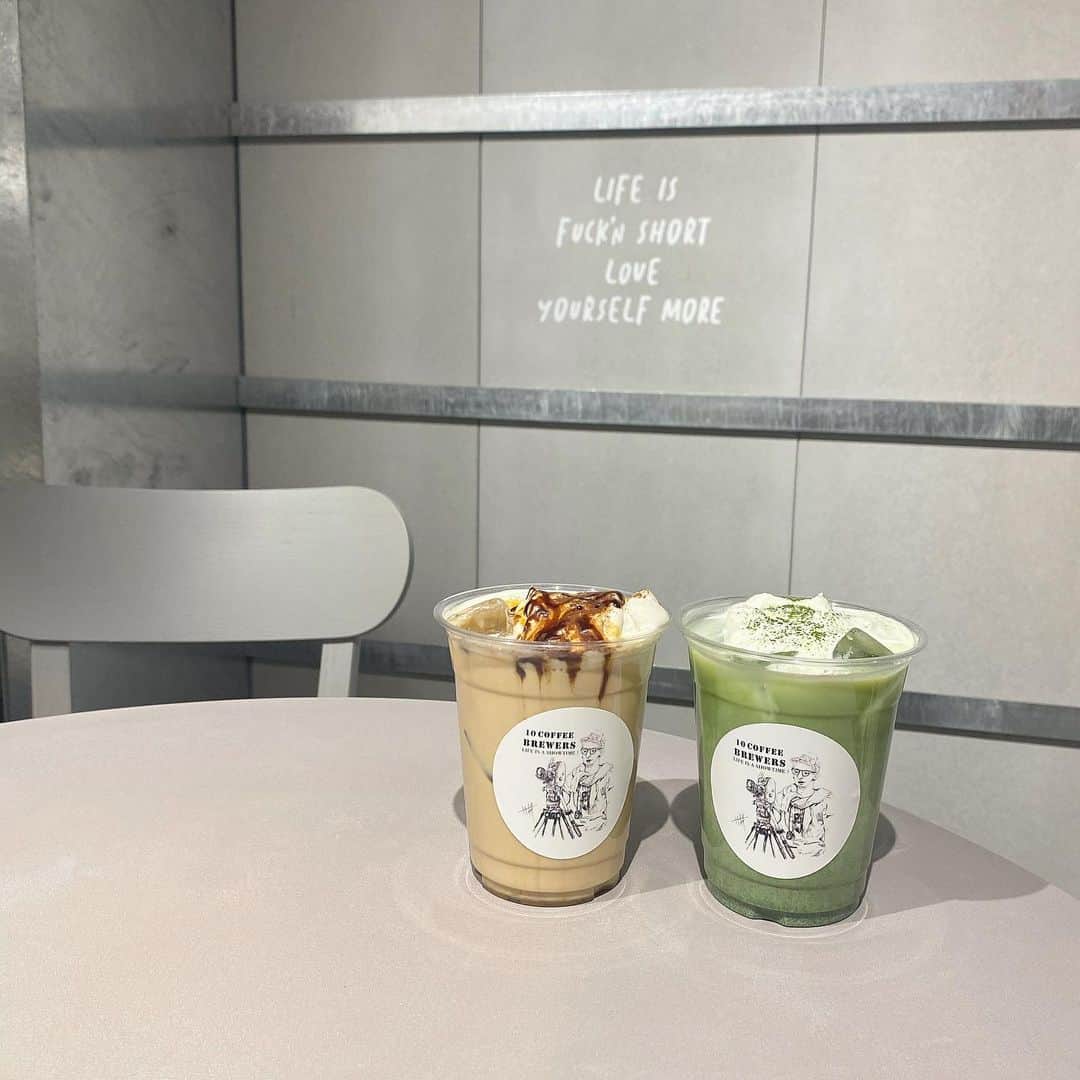 足立沙織さんのインスタグラム写真 - (足立沙織Instagram)「. やっと行けた〜！☕️ ちょっとした空き時間にも来れるし 雰囲気いいしここ最高やん🌙 . . こういうところで栞奈ちゃんと以心伝心しました。🙋🏻‍♀️笑 . . . . . . #tencoffee#dot#dotcoffee#fukuoka#fukuokacafe #fukuokapics#coffeetime#coffeelover」12月21日 21時43分 - sao_ri_17