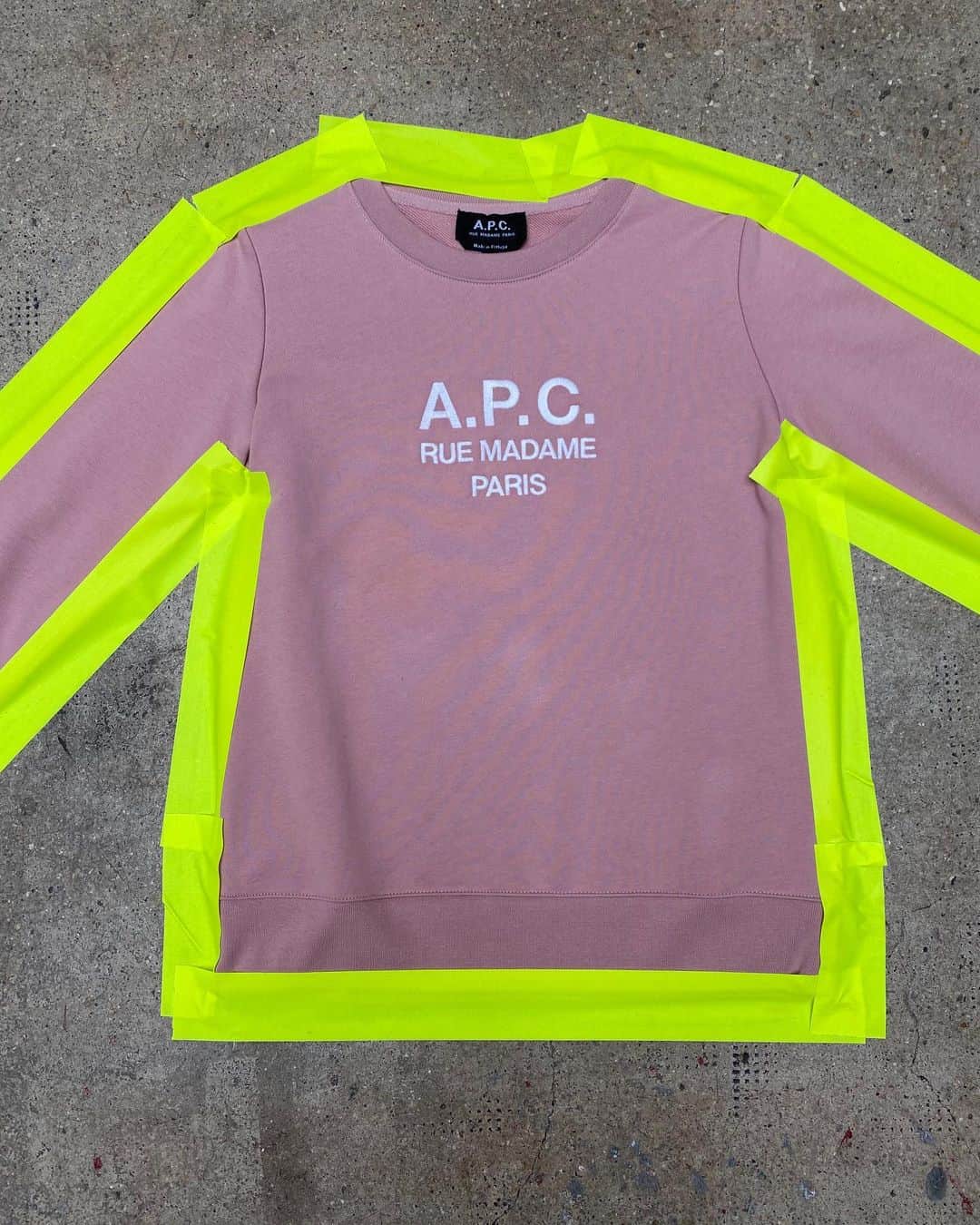 アーペーセーのインスタグラム：「A.P.C. F/W20 ⠀ ⠀ The Tina sweatshirt with embroidered ‘A.P.C. Rue Madame’ logo. Available in faded rose, charcoal grey, heather ecru and navy blue. ⠀ ⠀ Suzanne Koller, renowned stylist and A.P.C.'s long time friend and collaborator who selected and shot some of our F/W20 collection at our headquarter in Paris. ⠀ ⠀ Available in stores and at apc.fr⠀ ⠀ Creative direction & Photography: @suzannekoller  ⠀ #APC #APCFW20 #APCgifts #Paris」
