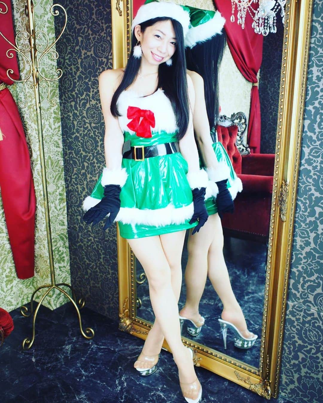 岩崎真奈のインスタグラム：「#お久しぶり  #サンタ  #まな  #スイカ  #クリスマス」