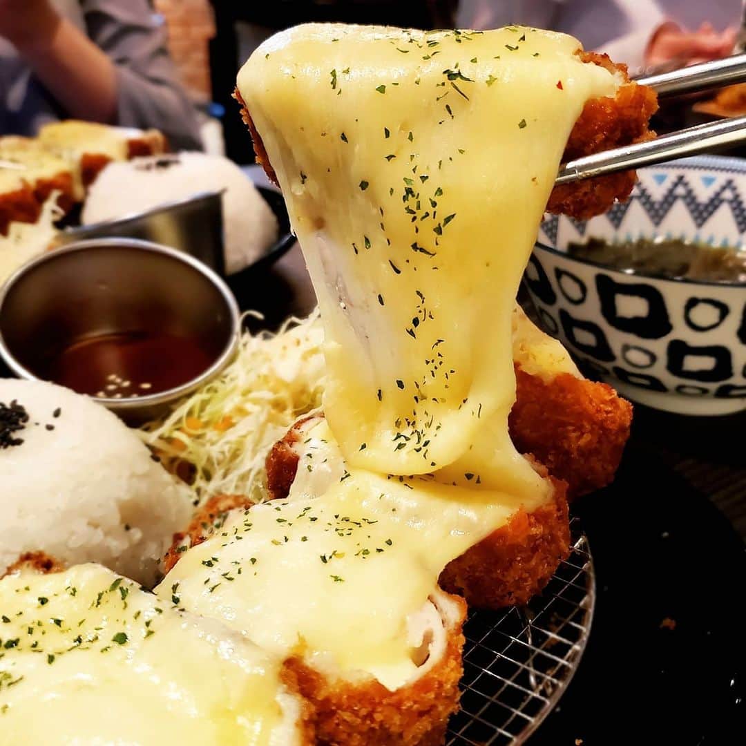 ミスター黒猫（黒猫仙人）のグルメインスタ