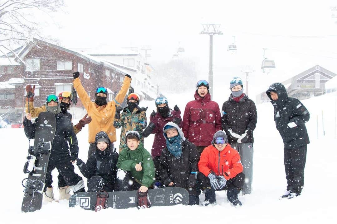 岡本圭司さんのインスタグラム写真 - (岡本圭司Instagram)「1泊2日のyukiyama RIDE meetingが終了。 普段はリモートワークだけど、こうやって雪山で集まって滑って仕事して、っていうのが凄く良いリズム。 新しいメンバーも入って楽しくなってきたので、色々また新しい事にもトライしながら面白いサービス作りをしていけたらと思います。 #yukiyama  #ユキヤマログ #hakuba47  #栂池高原」12月21日 21時56分 - hywod_kj