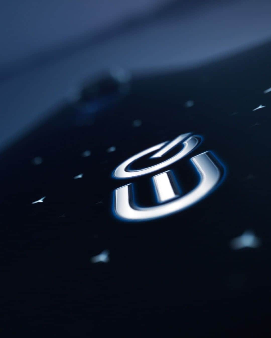 メルセデス・ベンツさんのインスタグラム写真 - (メルセデス・ベンツInstagram)「Mercedes-EQ introduces:  A new innovation that will change the in-car user experience forever.  Be the first to watch: January 7th at 2:00 p.m (GMT+1)」12月21日 22時00分 - mercedesbenz