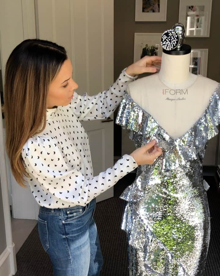 Monique Lhuillierのインスタグラム：「Happy Monday! Feeling Inspired! ✨✨ #moniquelhuillier #bts」