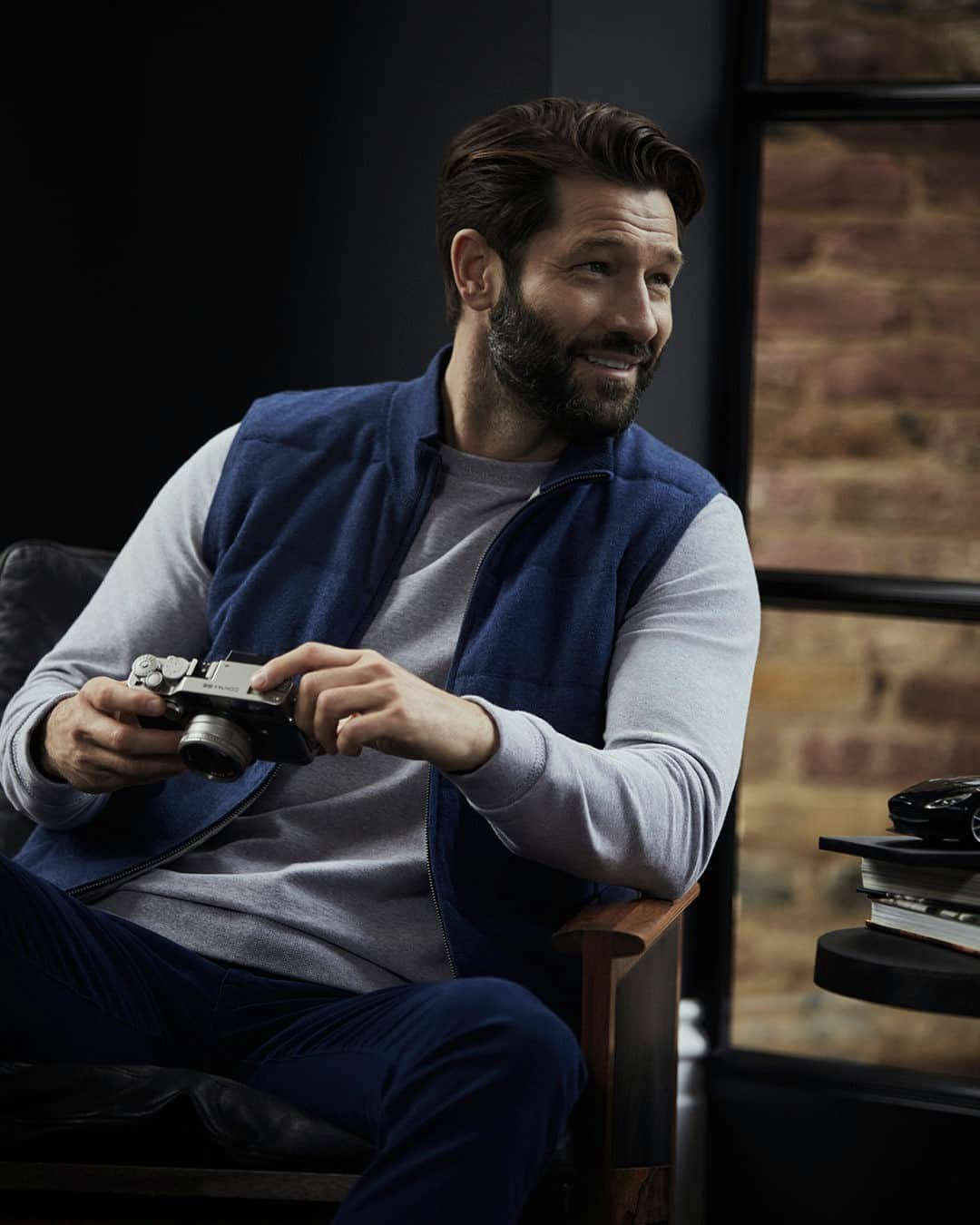 ハケットのインスタグラム：「Explore our stylish loungewear selection and discover that easy balance between comfort and style that he wants this Christmas. #STAYHackett」