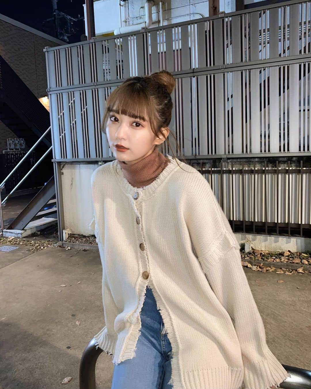 神﨑沙穏さんのインスタグラム写真 - (神﨑沙穏Instagram)「🥯🍪🥖 #ootd #fashion #hairstyle #knit #데일리룩 #옷 #패션 #코디 #네일스타그램 #머리스타그램 #데일리메이크업 #전신샷 #니트 #ニット #白 #ファッション #コーディネート #ホワイトコーデ #ヘアアレンジ」12月21日 22時06分 - i_am_saon