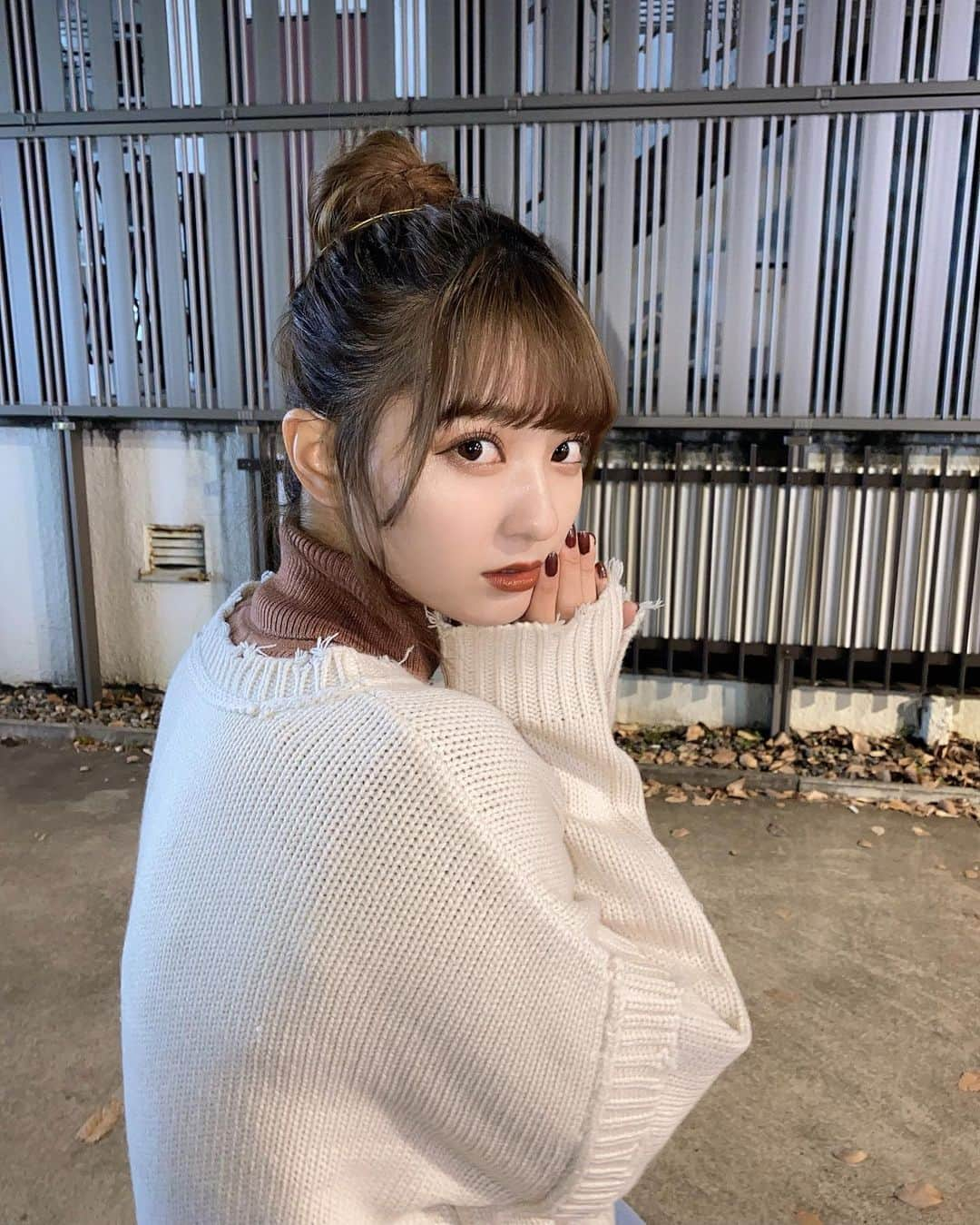 神﨑沙穏さんのインスタグラム写真 - (神﨑沙穏Instagram)「🥯🍪🥖 #ootd #fashion #hairstyle #knit #데일리룩 #옷 #패션 #코디 #네일스타그램 #머리스타그램 #데일리메이크업 #전신샷 #니트 #ニット #白 #ファッション #コーディネート #ホワイトコーデ #ヘアアレンジ」12月21日 22時06分 - i_am_saon