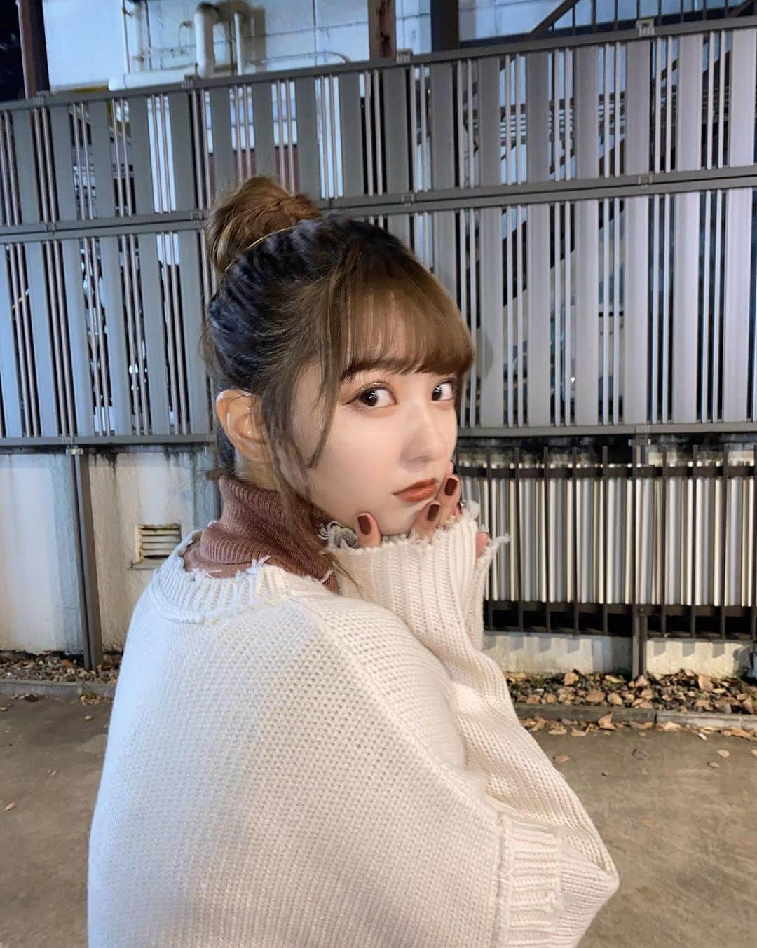 神﨑沙穏さんのインスタグラム写真 - (神﨑沙穏Instagram)「🥯🍪🥖 #ootd #fashion #hairstyle #knit #데일리룩 #옷 #패션 #코디 #네일스타그램 #머리스타그램 #데일리메이크업 #전신샷 #니트 #ニット #白 #ファッション #コーディネート #ホワイトコーデ #ヘアアレンジ」12月21日 22時06分 - i_am_saon