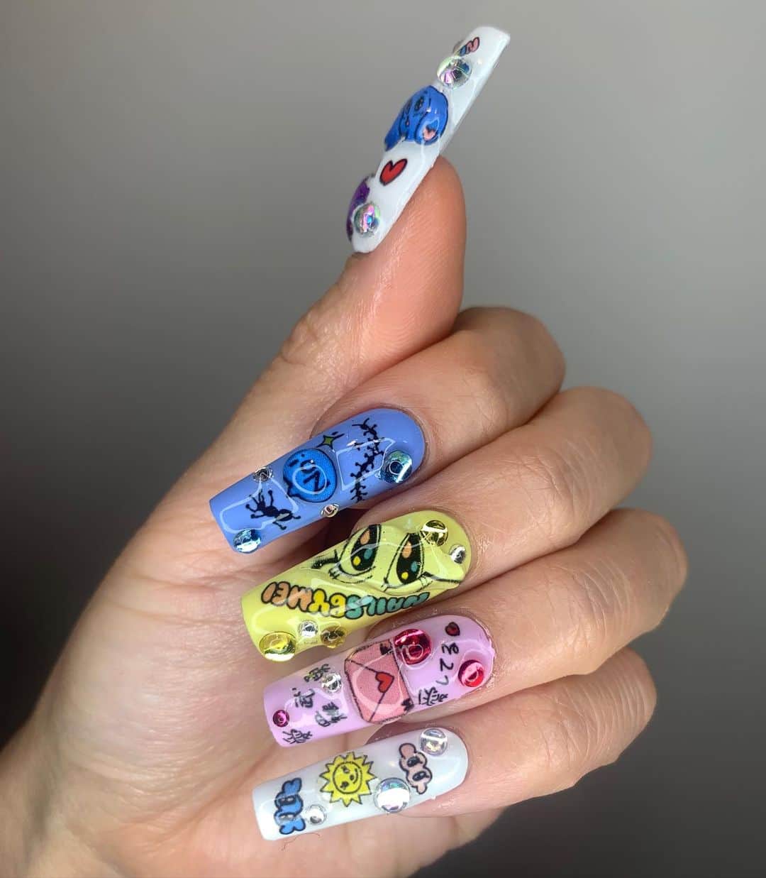Mei Kawajiriさんのインスタグラム写真 - (Mei KawajiriInstagram)「Let’s do nail art with @frankenstein_magazine x @nailsbymei collabo “hand drawing nail decals “ 💖🌹💖 #nailsbymei」12月21日 22時14分 - nailsbymei