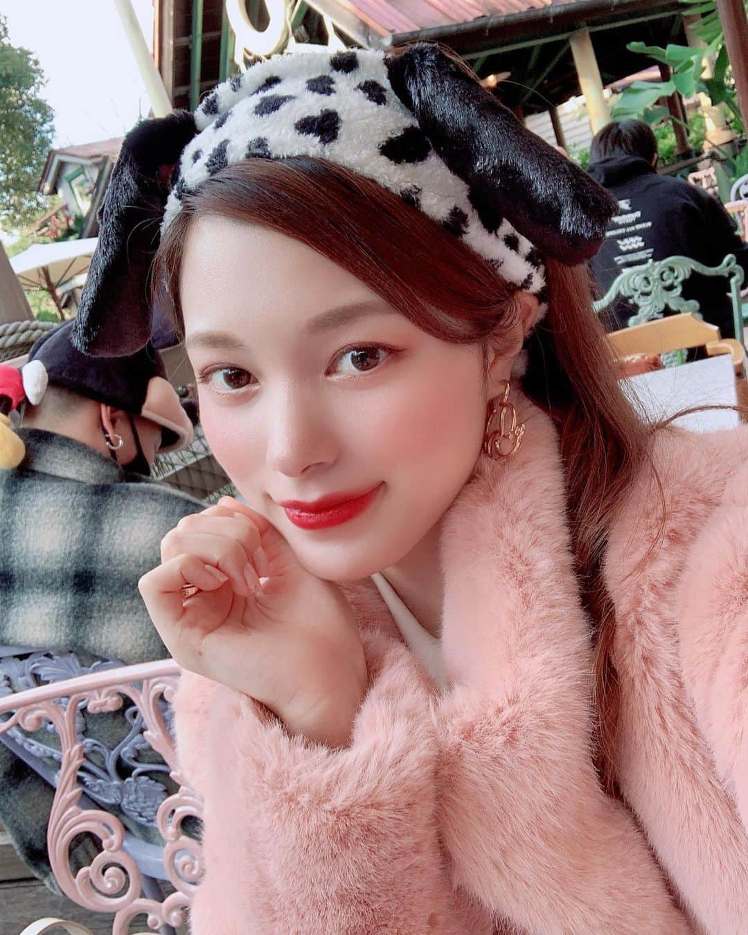 Laraのインスタグラム：「U・x・U #selfie #셀카#redlips #ramen #ラーメン#chinavoyager」