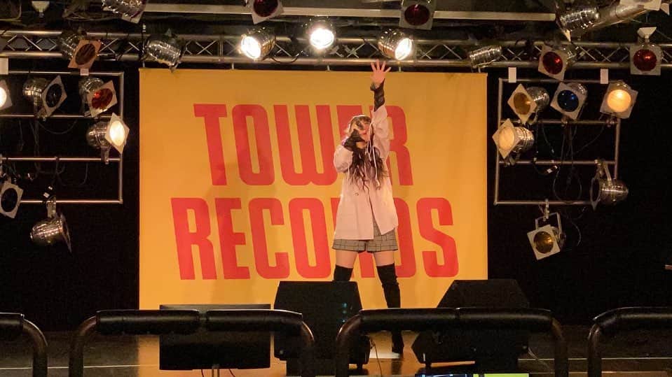JUNNAのインスタグラム：「2ndアルバム「20×20」発売記念無観客配信ミニライブ、ありがとうございました〜〜〜」