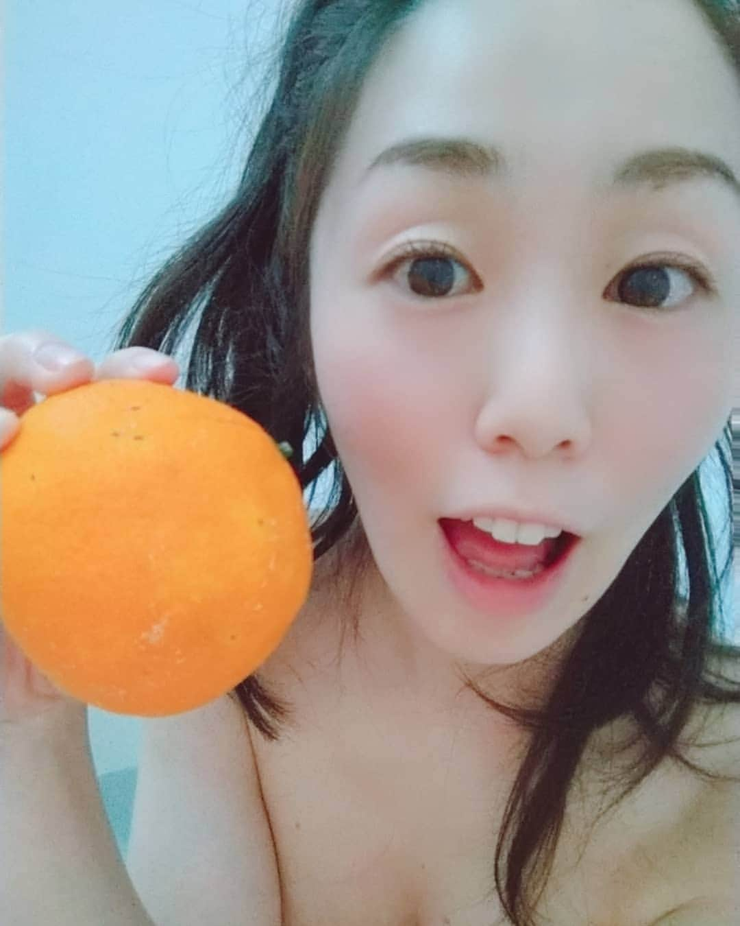 悠木あやねさんのインスタグラム写真 - (悠木あやねInstagram)「今日は冬至⛄ ゆずのかわりにみかんで湯治🍊  #無農薬 #みかん #無農薬みかん #冬至 #湯治 #ゆずのかわりにみかん  #悠木あやね #AyaneYuki #YukiAyane #カプセルエージェンシー #capsuleagency #AV女優 #セクシー女優 #アダルト女優 #女優 #モデル#asiangirls#asiandoll #asianbeauty #asiansexy #japanese #japanesegirl #japanesegirls #model #nudemodel #fashionstyle」12月21日 22時27分 - yukiayane0926