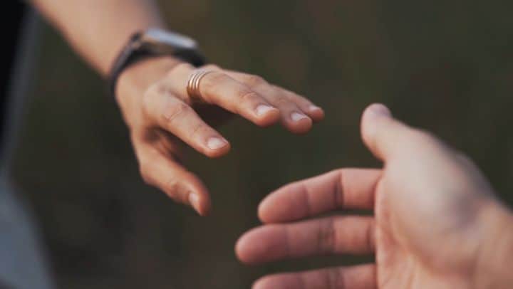 グレイシア・ポリーのインスタグラム：「6 tahun terkunci rapat, kita hanya mengijinkan orang-orang terdekat kita yang lihat dan Tuhan yang terlibat. Pada akhirnya  #LOVEALWAYSWINS 🤎🥲  Special thanks to  👕 : @victorsport_official @wonghangtailor @jonathanwongso  📽 : @nominapics @bennylims @gidwinata @rickyhartojo @nathashaprisca 👰 : @adiadrianbeauty @windysavosacouture @windysavosa 👟 : @finecounsel」
