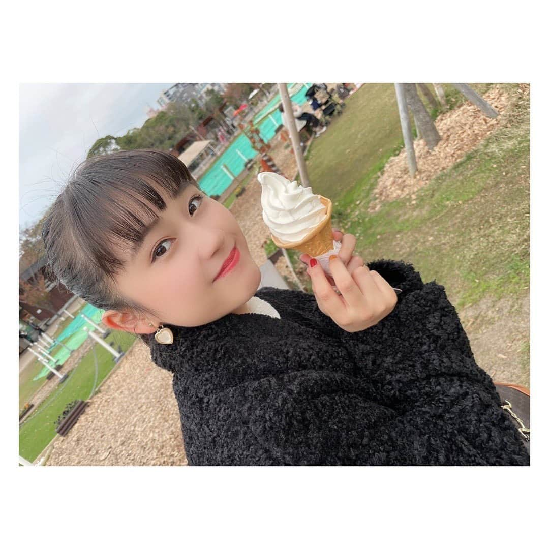 桜井美里さんのインスタグラム写真 - (桜井美里Instagram)「・﻿ ﻿ ﻿ ﻿ ﻿ 大阪旅行3日目は、 色んなところを観光してきたよ‪‪❤︎﻿ ﻿ ﻿ ﻿ あべのハルカスに行ったり、 ﻿ てんしばでアイス食べたりとかして﻿ とにかく大阪の街をぐるぐる歩き回ったよ！！﻿ ﻿ お土産もたくさん買って﻿ しっかり551の豚まんも買ったよ✌️﻿ ﻿ ﻿ 3日間ほんとあっという間で﻿ 色んなところ行って食べて話して笑って、﻿すっごい楽しい旅行でした！！☺️﻿ ﻿ ﻿ 誰かと旅行に行くのは初めてでずっと夢だったから﻿初旅行があやめとでよかったな！って思う🤝﻿   一緒に行ってくれてありがとう💞 ﻿ ﻿ いつかドライブとかもいいね！🚗 ﻿ ﻿  ﻿ ﻿ #大阪旅行 #大阪 #初旅行  #551  #あべのハルカス #観光  #楽しかった #思い出 #青春  #幸せ ‪☺︎‬﻿  ﻿  ﻿」12月21日 22時38分 - mippi__0418