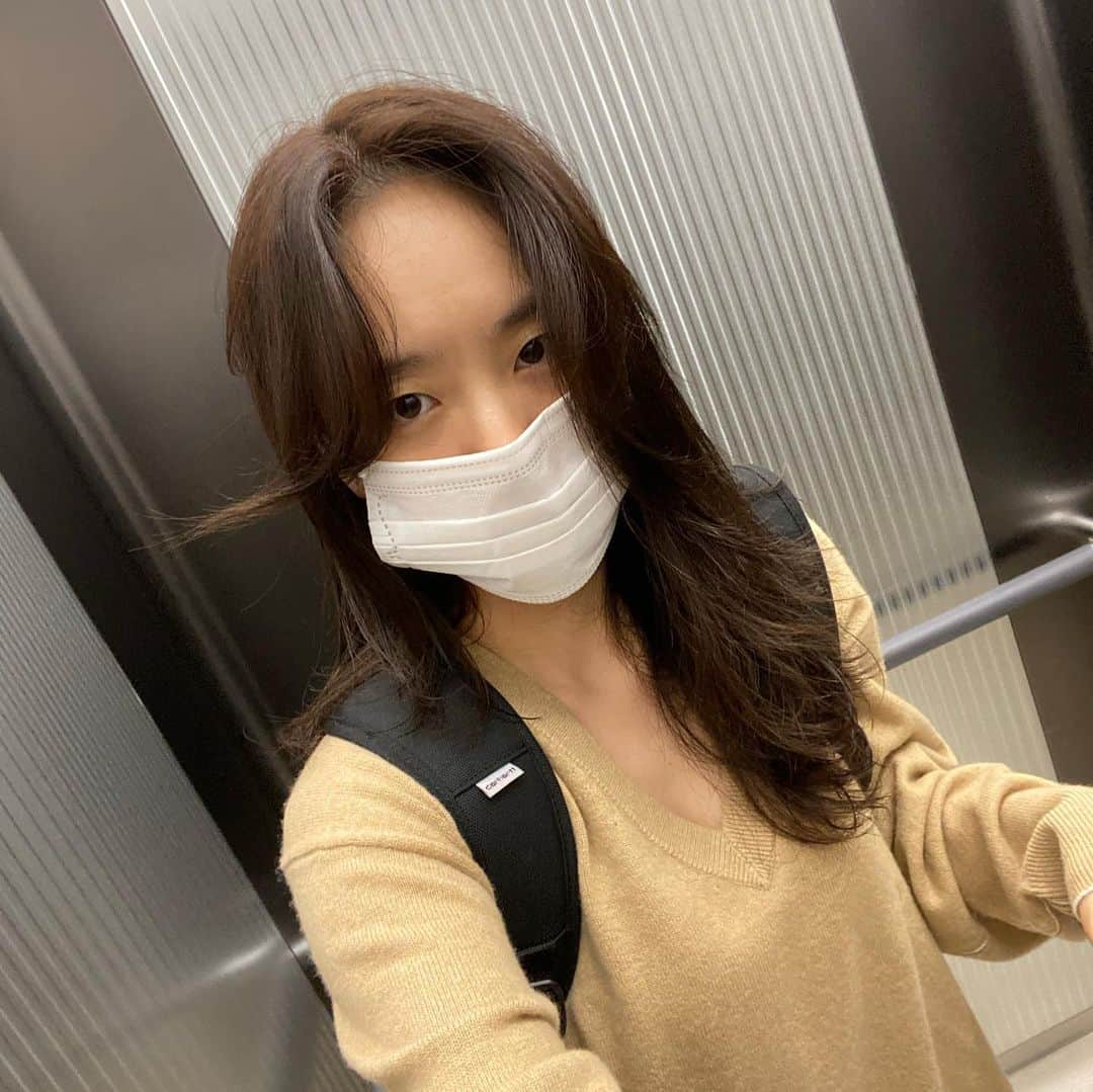 ウォン・ジナのインスタグラム：「출근을 합시다 원투뜨리🌞」