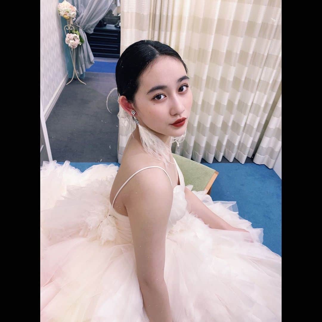 佐々木莉佳子さんのインスタグラム写真 - (佐々木莉佳子Instagram)「﻿ フワフワドレス可愛い🕊﻿ ﻿ #まっしろ﻿ ﻿」12月21日 22時45分 - rikako_sasaki.official