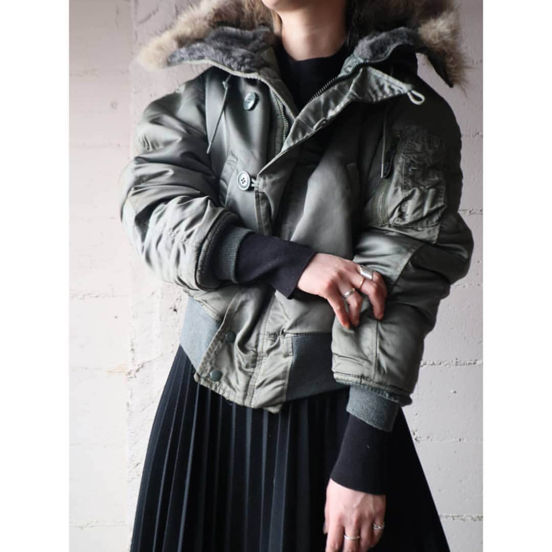 吉祥寺 古着屋 Orfeoのインスタグラム：「1970's US AIRFORCE N-2B Flight Jacket  . #orfeo #kichijoji #tokyo #vintage #used #fashion #coordinate #outfit . . .  お問い合わせはインスタグラムのプロフィール掲載のメールアドレスにお願いいたします。コメント、DMでのお問い合わせは受け付けておりませんのでご了承ください。 ONLINE SHOPの商品も店頭にてご購入頂けます。気になる商品がございましたらスタッフにお声掛けください。  新型コロナウィルス感染拡大防止策を徹底した上で営業をしております。マスクの着用、入店時にアルコールでの消毒をお願いいたします。」
