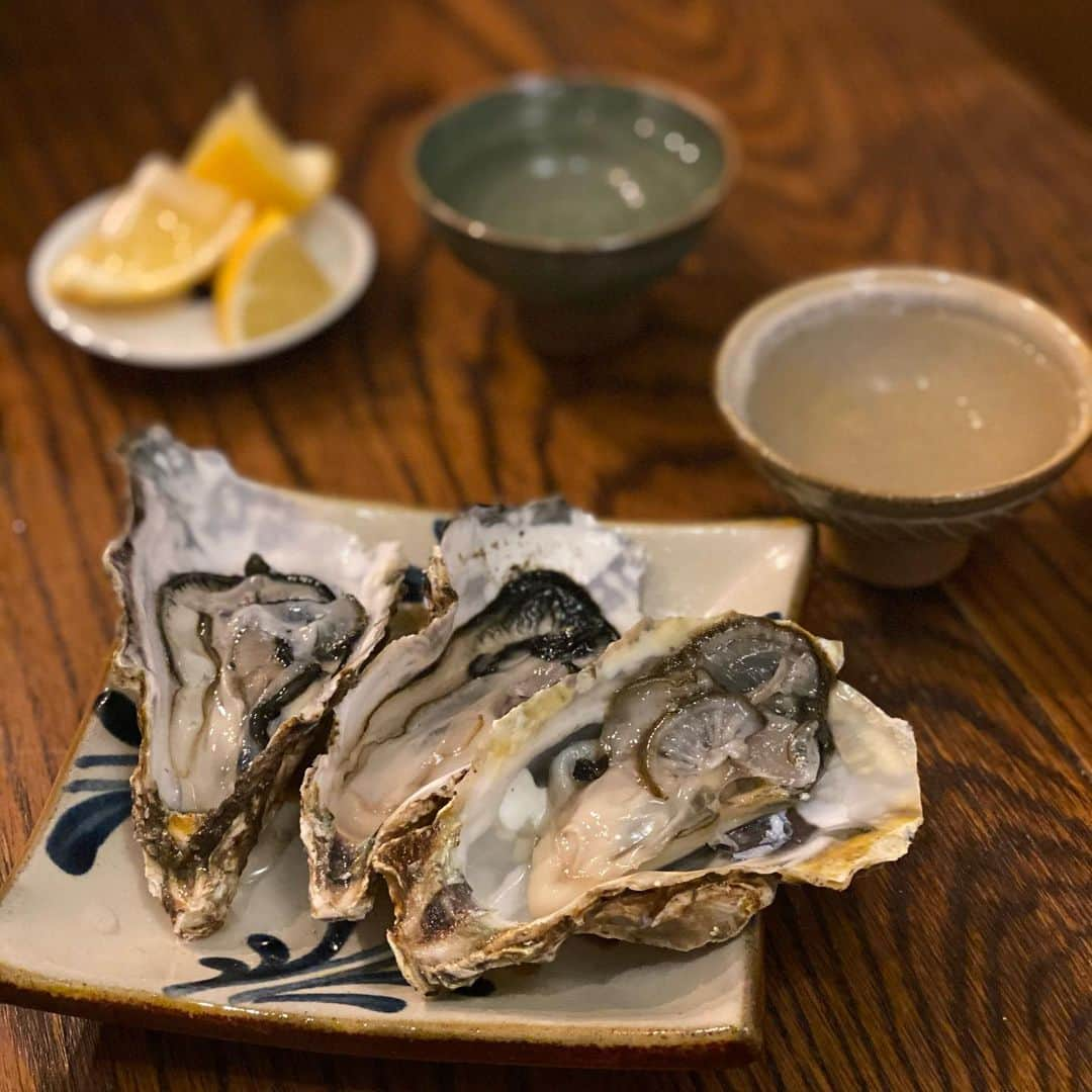 丸山智己さんのインスタグラム写真 - (丸山智己Instagram)「飲むと長くなるタイプ  昨夜は飲みながらやってたインスタライブ、  ついつい長くなってしまってすみませんでした💦  しかし楽しかった  モザイク吉田くん、ありがとう  牡蠣めっちゃ食った  #インスタライブ #牡蠣 #サロマ湖 #北の恵み」12月21日 14時03分 - tomomi.maruyama0327