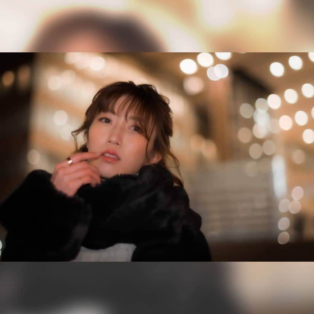 のインスタグラム：「Photo by @shigerulatinum さん ・ おそらく今年最後のポートレート撮影✨ イルミネーションは自分が撮影する側はしたけど 撮影される側は初めてかもー🙆‍♀️💓 ・ #ポートレート #関西モデル #サロンモデル #彼シャツ #イベントMC #撮影会モデル #ポトレモデル #カメラマンさんと繋がりたい #美容師さんと繋がりたい #有名になりたい #イベントmc #関西タレント #ポートレート好きな人と繋がりたい #太もも #ポートレートしま専科 #スタジオ撮影 #夢を叶える  #好きな仕事で生きていく #イルミネーション #イルミネーションポートレート」