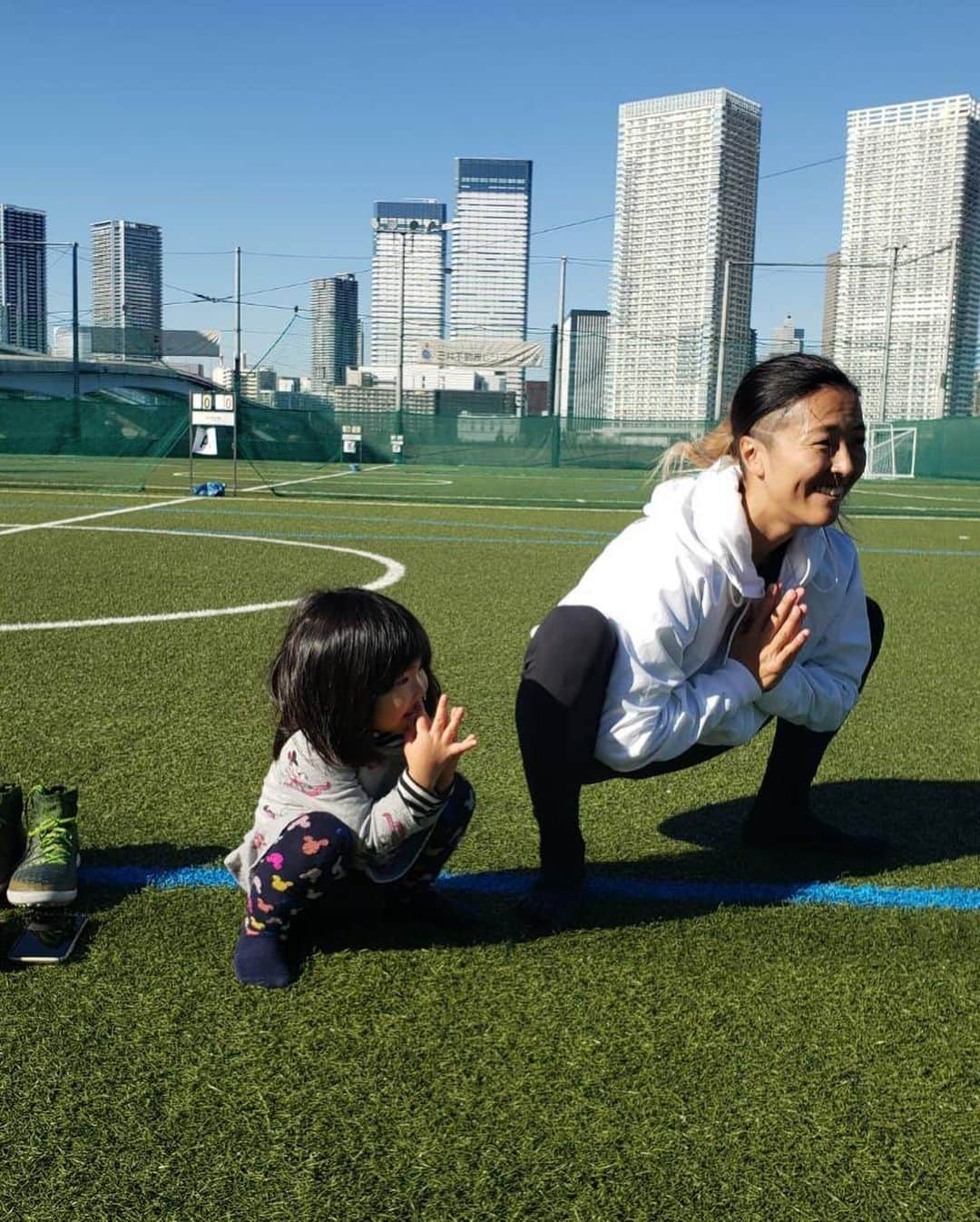 大儀見優季さんのインスタグラム写真 - (大儀見優季Instagram)「Taking care of body with buddy After Training⭐️ #BestFriend #niecelove❤️」12月21日 14時36分 - yuki_nagasato