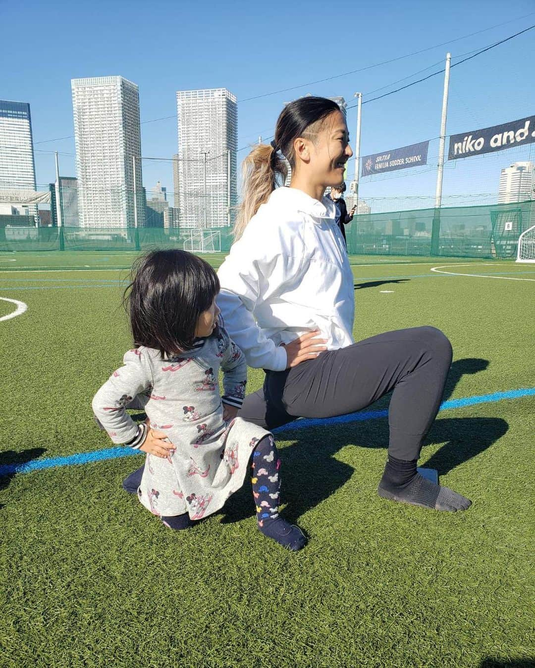 大儀見優季さんのインスタグラム写真 - (大儀見優季Instagram)「Taking care of body with buddy After Training⭐️ #BestFriend #niecelove❤️」12月21日 14時36分 - yuki_nagasato