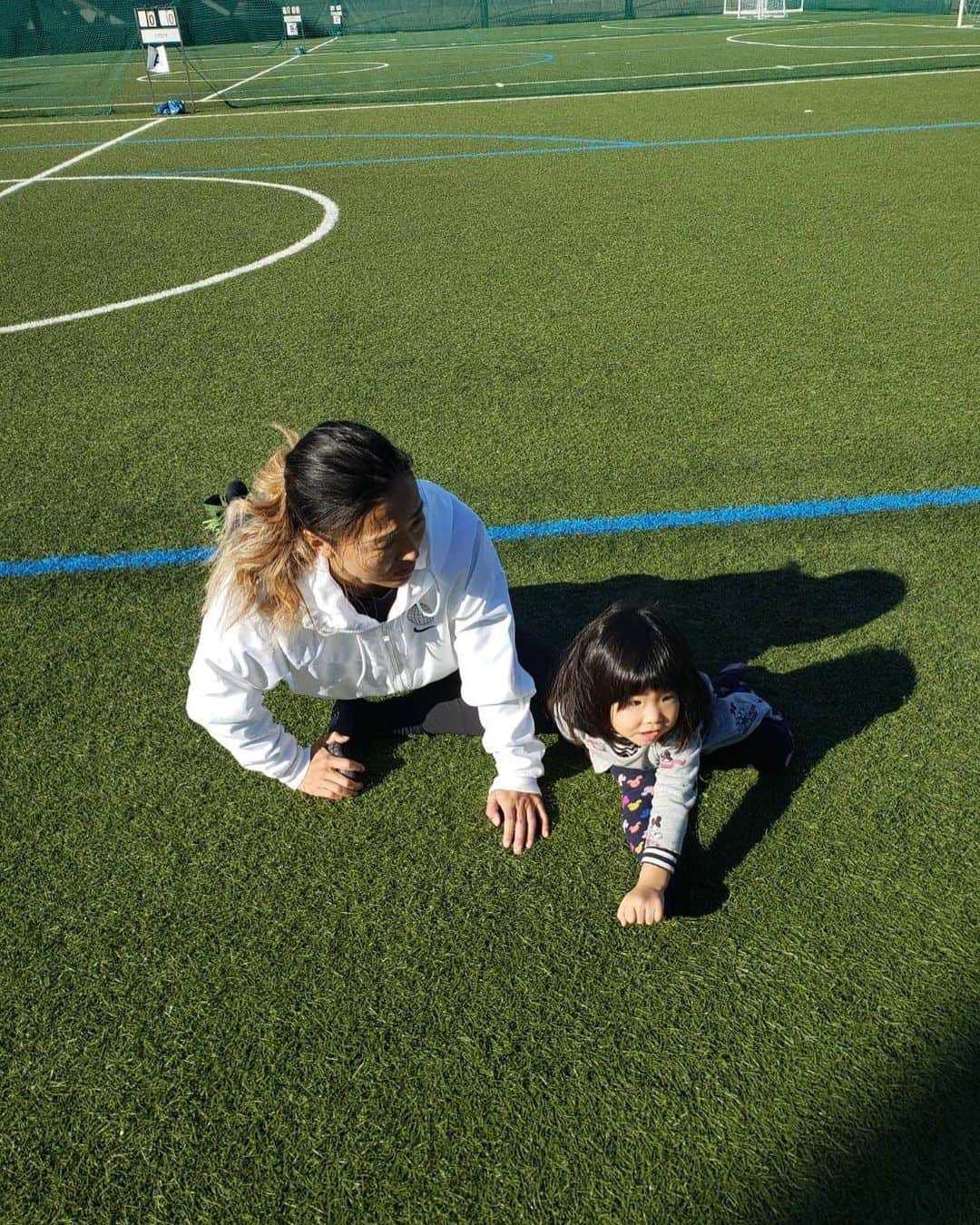 大儀見優季さんのインスタグラム写真 - (大儀見優季Instagram)「Taking care of body with buddy After Training⭐️ #BestFriend #niecelove❤️」12月21日 14時36分 - yuki_nagasato