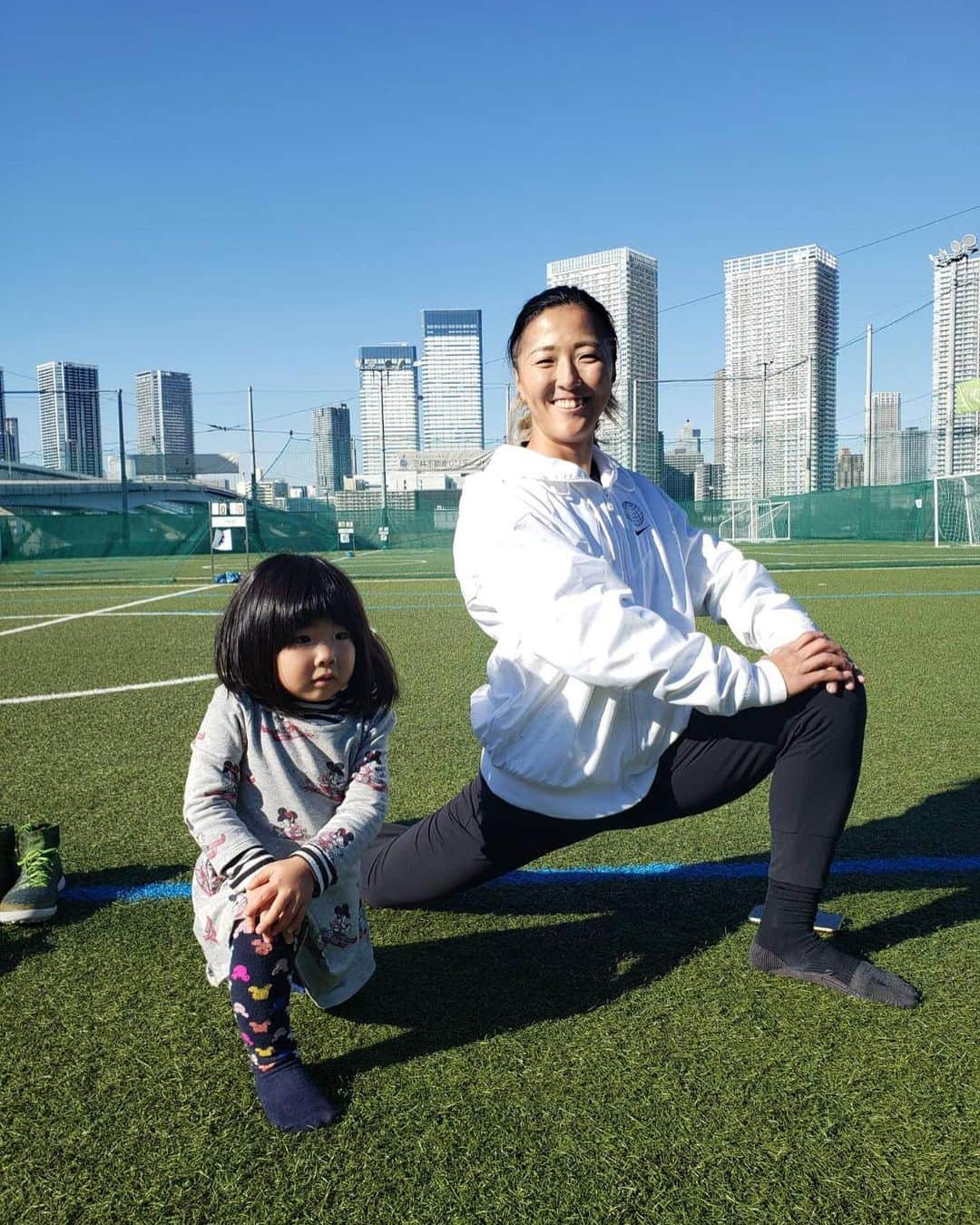 大儀見優季さんのインスタグラム写真 - (大儀見優季Instagram)「Taking care of body with buddy After Training⭐️ #BestFriend #niecelove❤️」12月21日 14時36分 - yuki_nagasato