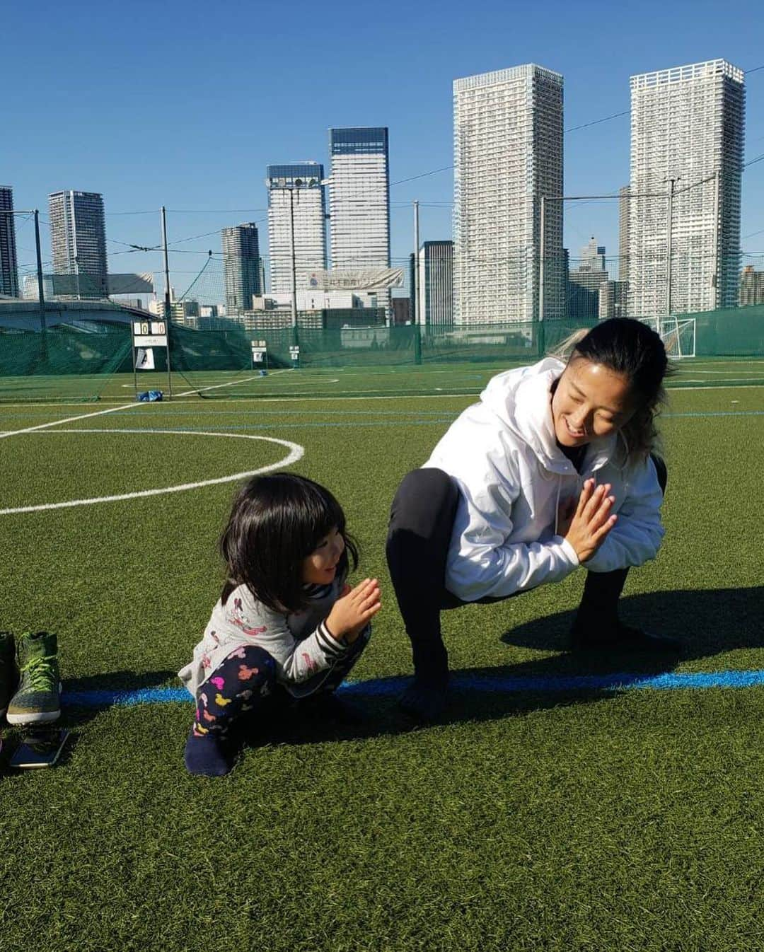 大儀見優季さんのインスタグラム写真 - (大儀見優季Instagram)「Taking care of body with buddy After Training⭐️ #BestFriend #niecelove❤️」12月21日 14時36分 - yuki_nagasato