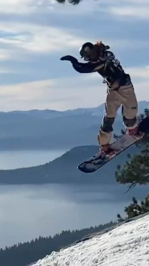 のインスタグラム：「Video by @caseytjennings   Cuteness by our Babes & their buds. What a rad lifestyle. Casey’s had them on the mountain most days this past week ⛷🏂 it’s just sooo cool.   Lovely video, Love. ♥️🙏🤙」