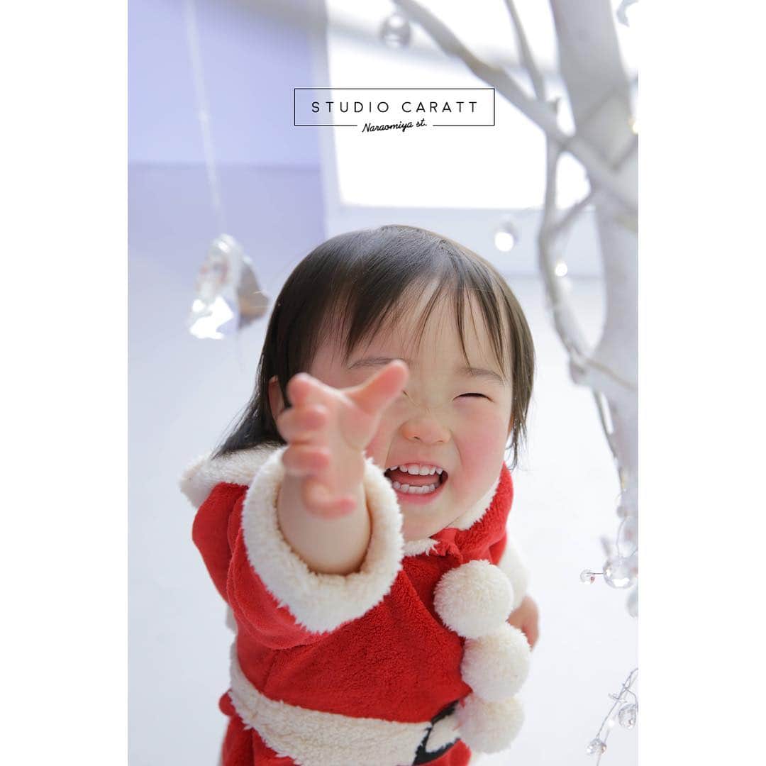 スタジオキャラット奈良大宮通り店のインスタグラム：「⇨ #kids_japan_ootd ☺︎♩*＊ . . かわいいサンタクロース🤶♡  . ニコニコ笑顔が可愛いっ♪ . . .  #スタジオキャラット奈良大宮通り店 #奈良フォトスタジオ #カメラ#スタジオ#ベビーフォト#キッズフォト#キッズスタジオ#七五三#100日祝い#お宮参りフォト #マタニティ #成人式 #753#photostudio#camera#photographer #l4l#キッズコーデ#スタジオキャラット#フォトスタジオ#写真館#奈良#奈良フォトスタジオ #写真好きな人と繋がりたい#ファインダー越しの私の世界#キッズファッション#カジュアルフォト#おしゃれフォト#自然光撮影」