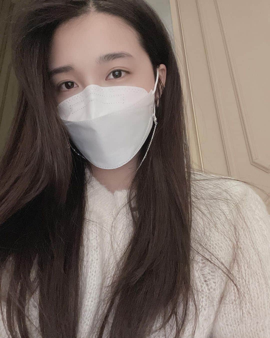 チョン・ウンジのインスタグラム：「😷」