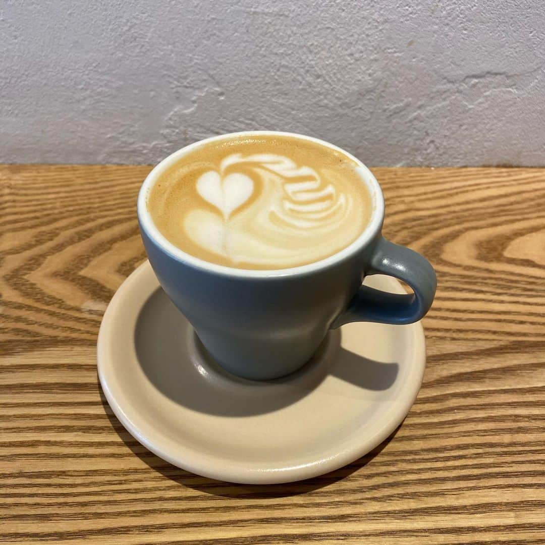 坂口由里香のインスタグラム：「Cafe latte ☕️ 🌾  #オーツミルク #オーツミルクラテ  #oatsmilk #coffeetime」