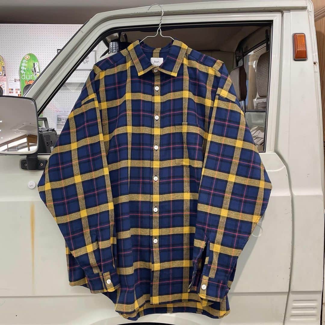 BEAMS JAPANさんのインスタグラム写真 - (BEAMS JAPANInstagram)「こんにちは！12月25日までのポップアップ“HUB”より一部商品の紹介です。   〈kan〉 DEKA NEL CHECK ¥19,000+TAX  猫目のシェルボタンを使用するなど、ワークシャツ特有のディテールは活かしつつ発色の良い柄、ゆったりしたシルエットで現代的なネルシャツをイメージ。  M : 着丈82cm 身幅 73cm 肩幅 63cm 袖丈 58cm L : 着丈84.5cm 身幅 76cm 肩幅 65cm 袖丈 60cm  ※ 全ての工程は日本国内の工場にて丁寧に仕上げております。  店頭でお待ちしております！ BEAMS JAPAN 4F ☎︎03-5368-7328 @beams_japan @tokyo_cultuart #beams  #beamsjapan #beamsjapan4th #tokyocultuartbybeams #kan」12月21日 15時05分 - beams_japan